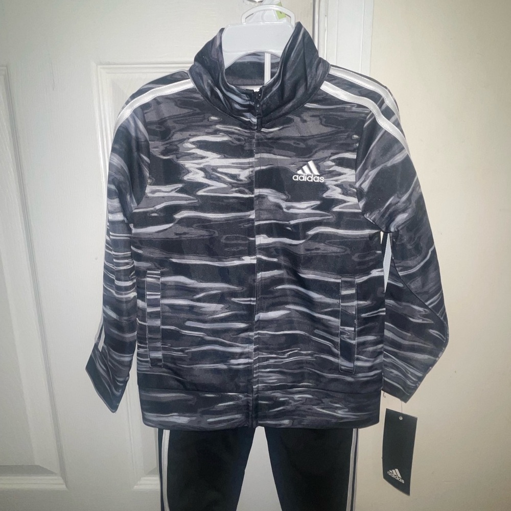 NWT Adidas Black and Gray 2-Piece Tracksuit  (size 4T)